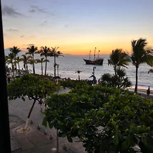 Elegante Departamento Sobre El Malecón. Apartamento